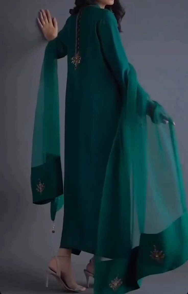 Viscose Crepe Hand-Embroidered Indo-Western Set - Image 3